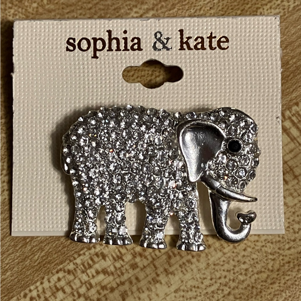 🌸Elephant Brooch